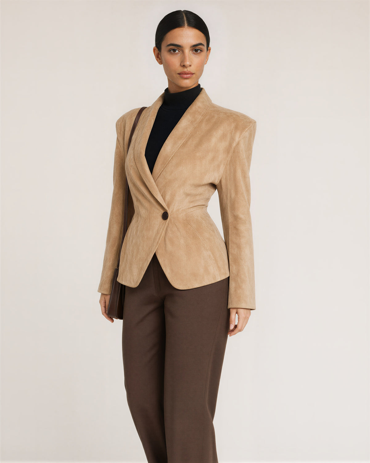 Cassia şal yaka vatkalı suni süet blazer, camel, üç çeyrek açıdan görünüm
