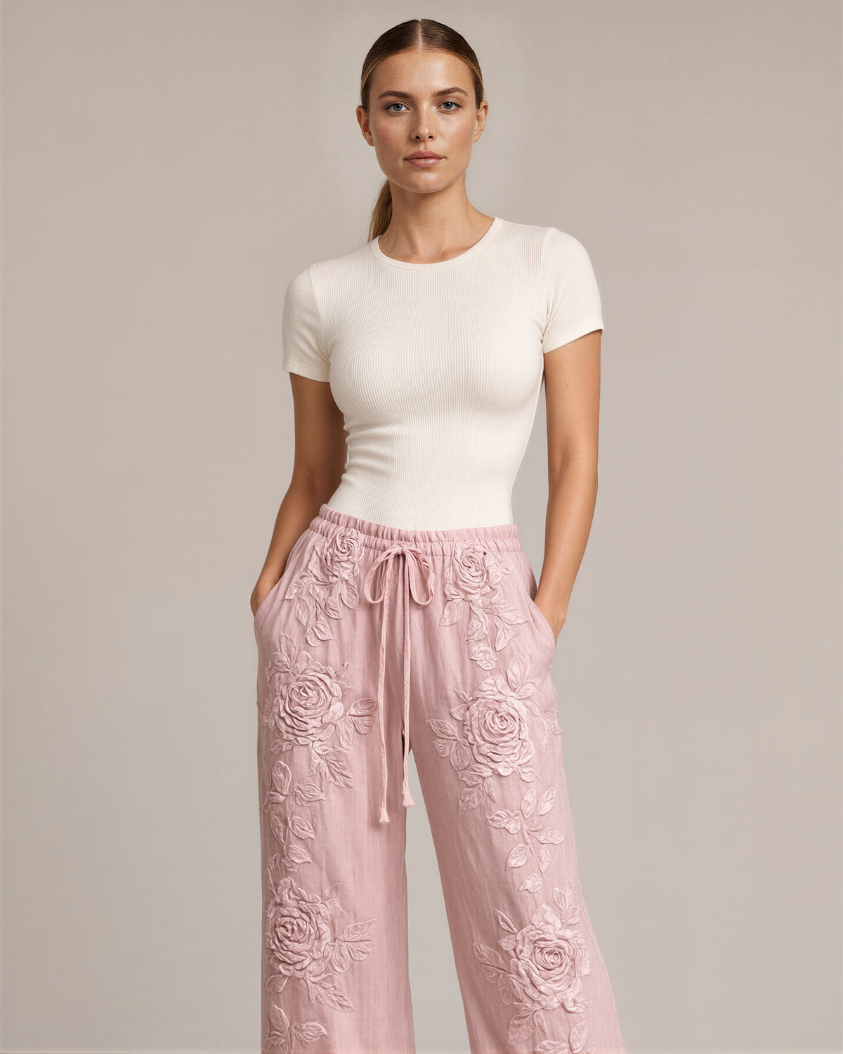 Corinna gül baskılı bağcıklı bol paça pantolon, pudra pembe, önden, eller cepte
