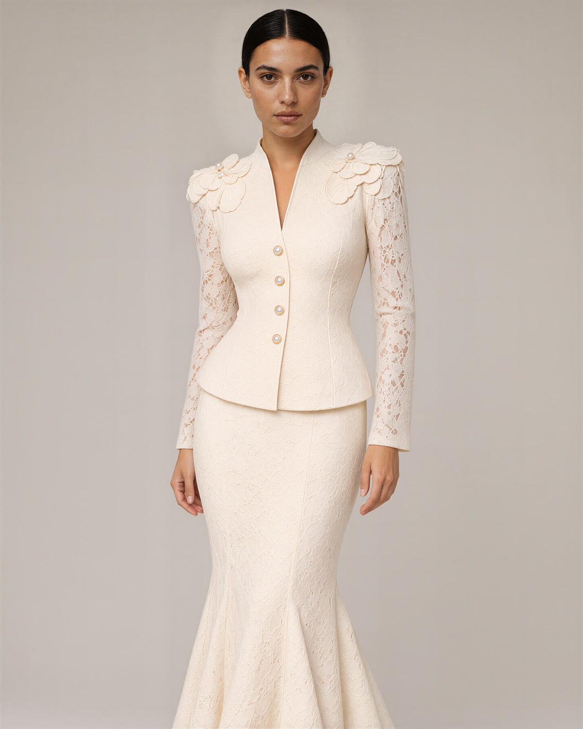 Floriana dantel peplum ceket ve balık etek takımı, şampanya krem, üç çeyrek açıdan görünüm