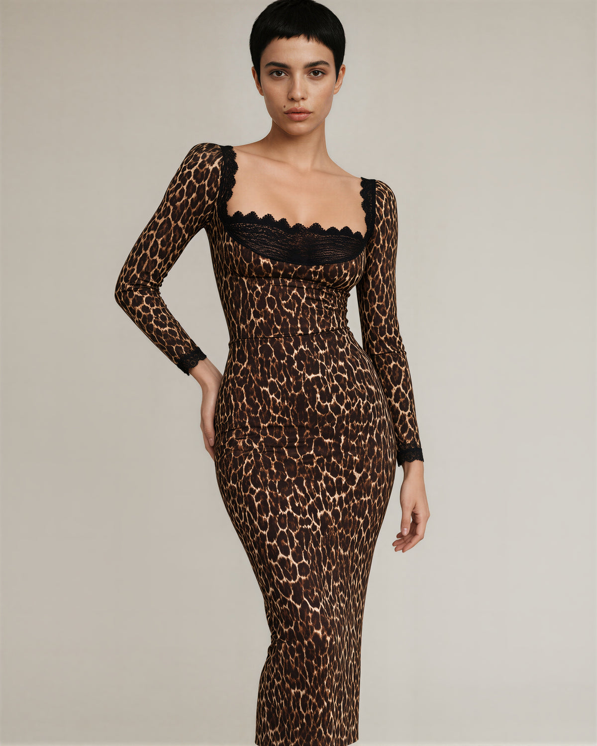 Gloria leopar desenli dantel yakalı midi elbise, leopar, önden, eller belde