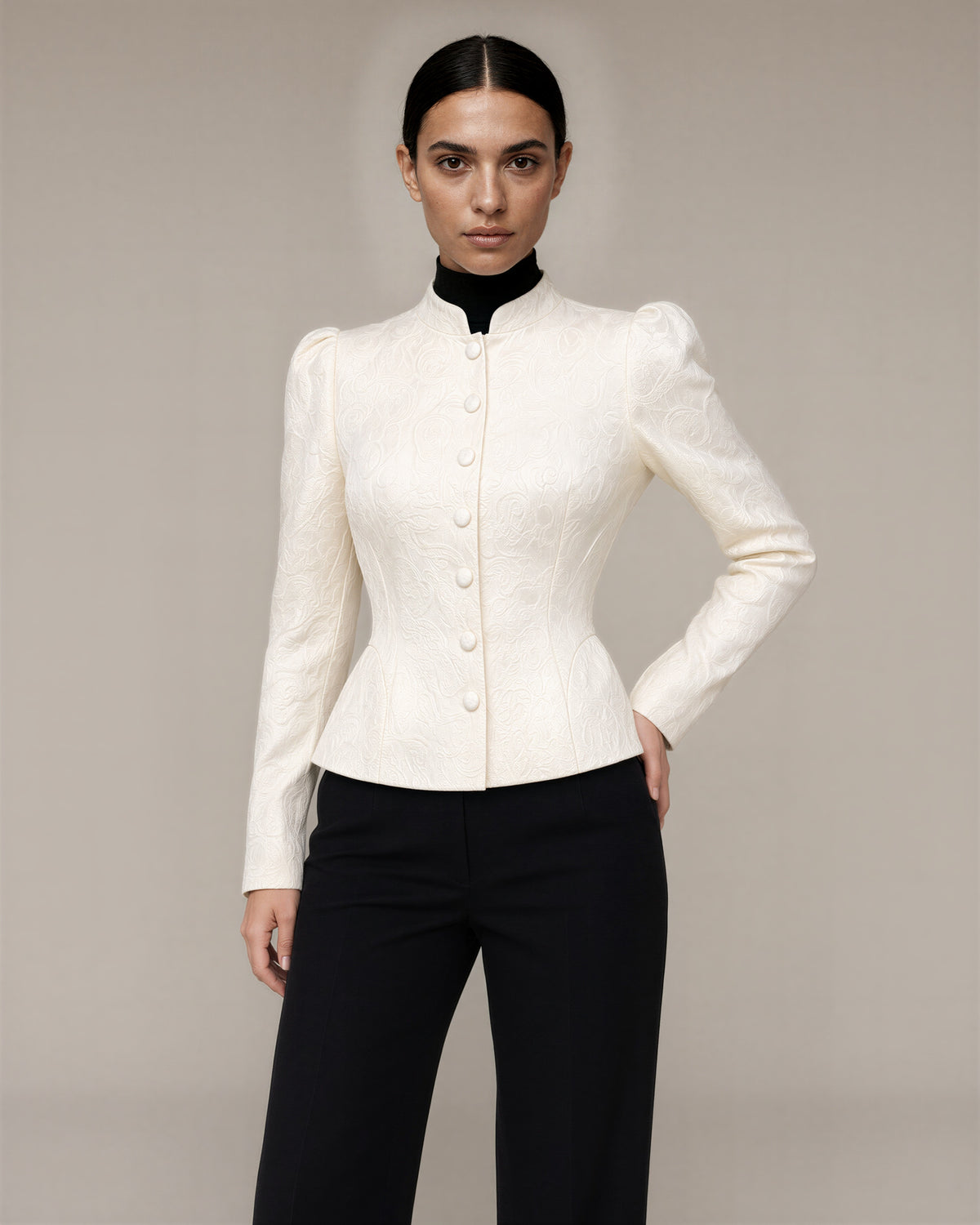 Letizia hakim yaka jakarlı peplum ceket, krem, önden, eller belde