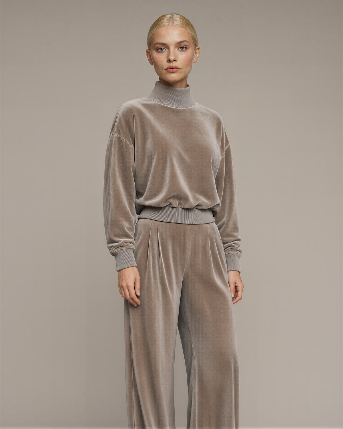 Maura kadife sweatshirt bol paça pantolon takımı, taş gri, üç çeyrek açıdan görünüm